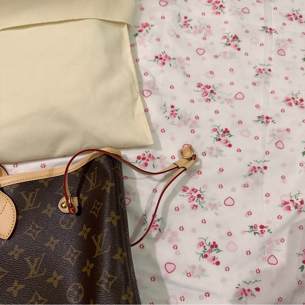 Louis Vuitton Neverfull Medium Shopping Bag (Fuchsia Lined) - Picture 5 of 6
